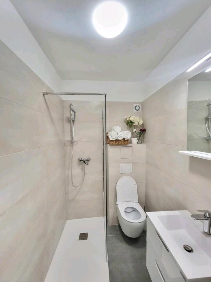 Un Ami Apartman Póla